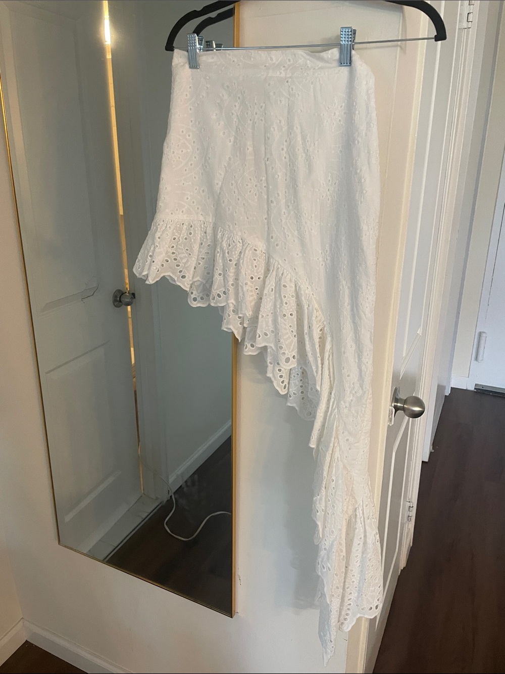 DO+BE White Eyelet Asymmetrical Ruffle Skirt